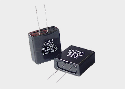 Aluminium-Elektrolytkondensator in kubischer Form Aluminium-Elektrolytkondensator in kubischer Form